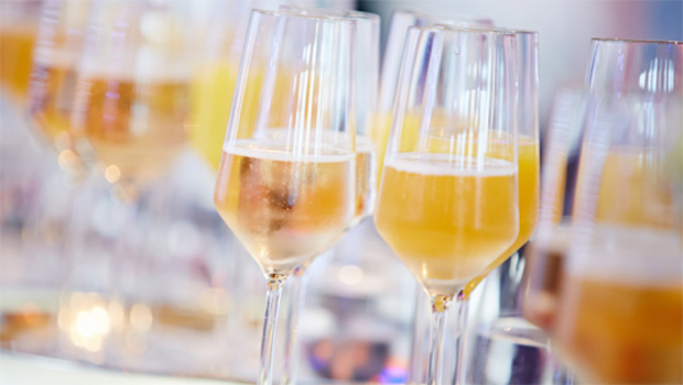 Bestes Catering für eine Firmenfeier einfach online auswählen mit eventmachine
