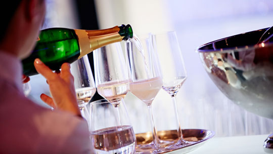 Bestes Catering online für ein Firmenjubiläum planen mit eventmachine